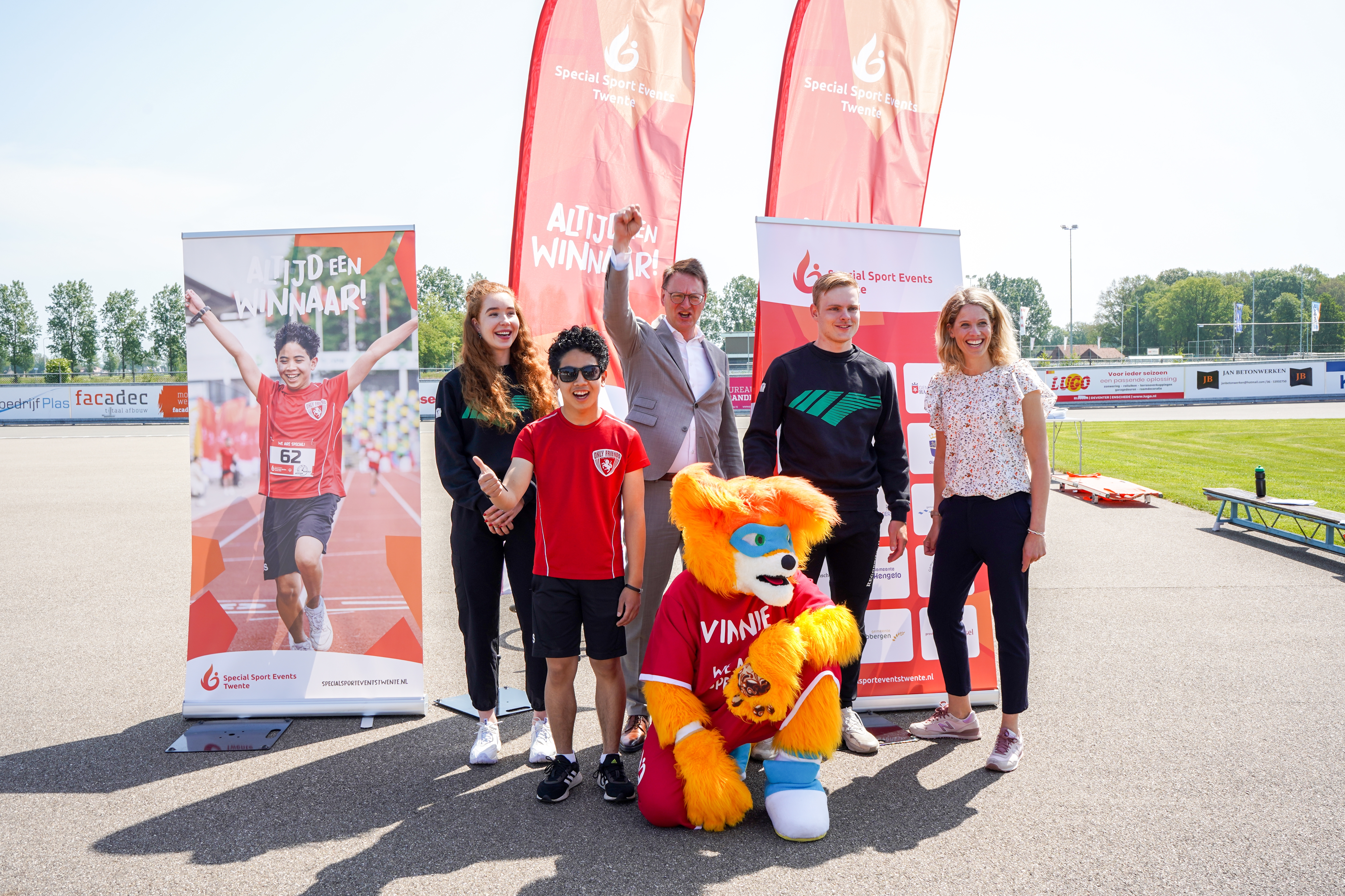 Ondertekening Special Sport contract door Gabriel